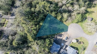 239 Mallus Ct, Ocean Shores, WA 98569