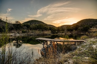 897 Olsen Ranch Rd, Vanderpool, TX 78885