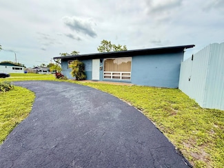 2240 N 57th Way, Hollywood, FL 33021