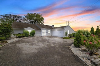 163 Mott St, Oceanside, NY 11572