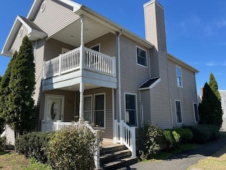 38 Hallock Ave, Smithtown, NY 11787