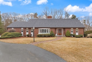 5 Magnolia Dr, Lynnfield, MA 01940