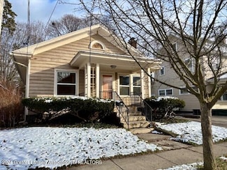 236 Elvin Ct, Lansing, MI 48912