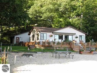 4433 N Scenic Hwy, Honor, MI 49640