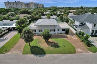6 Tahoe Ln, Sea Ranch Lakes, FL 33308
