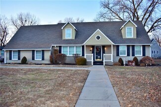 807 Twin Lakes Dr, Pittsburg, KS 66762