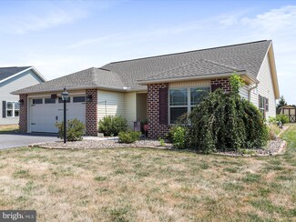 417 Eisenhower Dr, Chambersburg, PA 17201