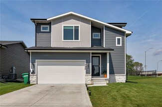 702 SE 69th St, Pleasant Hill, IA 50327