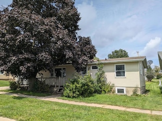 303 E Clay St, Calmar, IA 52132