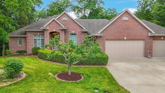 203 Foxwood Ct, Columbia, MO 65203