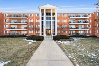 1050 N Farnsworth Ave Unit 105, Aurora, IL 60505