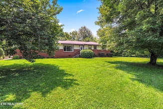 1239 Dossett St, Athens, TN 37303