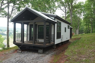 527 Saunders Rd, Franklin, NC 28734