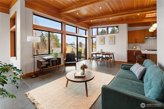 328 NE 55th St, Seattle, WA 98105