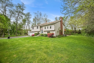 39 Edgewood Dr, Wallingford, CT 06492