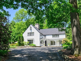 77 Crest Rd, Middlebury, CT 06762