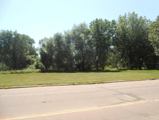 6th Crn 17th St 6th Ave, Windom, MN 56101