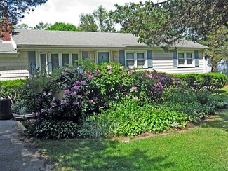 606 Buttonwoods Ave, Warwick, RI 02886