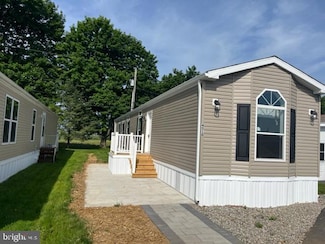 5190 Stone Terrace Dr, Whitehall, PA 18052