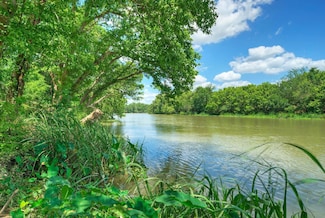 906 Water St, Webberville, TX 78653