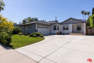 18336 Calvert St, Tarzana, CA 91335
