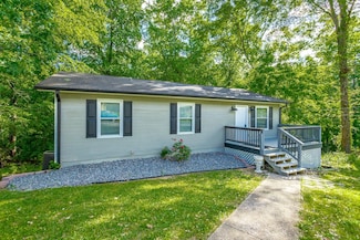 2410 Glengerrie Dr, Soddy Daisy, TN 37379