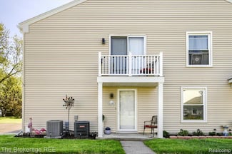 1445 Steeple Chase Ct, Davison, MI 48423