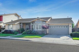 6721 W Dovewood Ln, Fresno, CA 93723