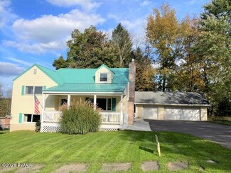 13 Beechwood Dr, Honesdale, PA 18431