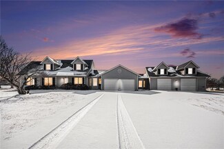9007 NE 157th St, Smithville, MO 64089