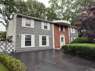 49 Hewes St, Port Jefferson Station, NY 11776
