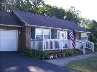 104 Pleasantside Dr, Wayland, NY 14572