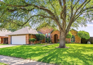 10253 Fieldcrest Dr, Benbrook, TX 76126