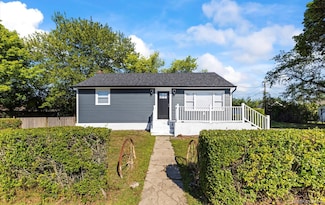 1 Atna Dr, Amityville, NY 11701