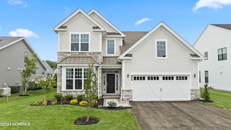 77 Grandview Cir, Farmingdale, NJ 07727