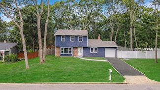 15 Bellaire Dr, Ridge, NY 11961