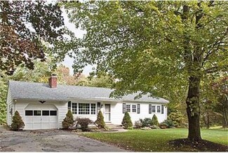 11 Spaulding Rd, Chelmsford, MA 01824