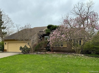 3234 Pine Lake Rd, West Bloomfield, MI 48324