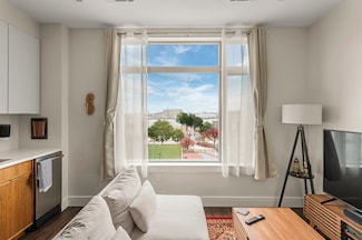 99 Sumner St Unit 413, Boston, MA 02128