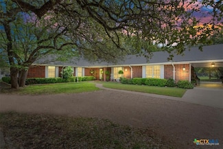 7511 N Lakeview Dr, Salado, TX 76571
