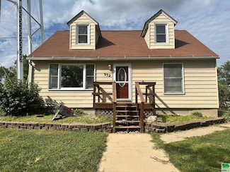 932 Hill St, Cherokee, IA 51012