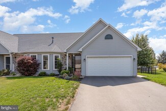 5076 Field View Dr, Mount Joy, PA 17552