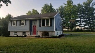 15657 Elmwood St, Middlefield, OH 44062