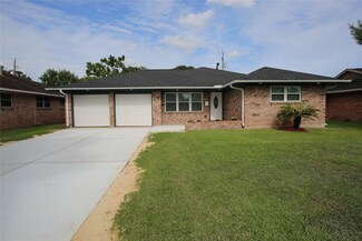 2505 Dewberry Ln, Pasadena, TX 77502