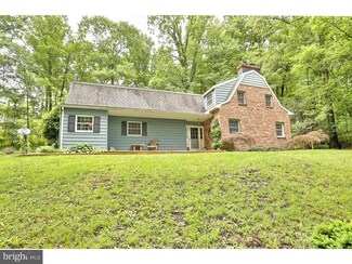111 Oakbrook Ct, Birdsboro, PA 19508
