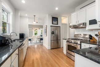 19 Eliot Crescent Unit 1, Chestnut Hill, MA 02467