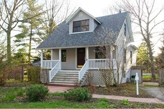 202 Grove Ave, Fox River Grove, IL 60021