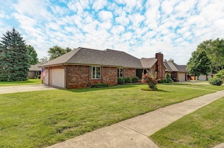 2484 S Suprema Ave, Springfield, MO 65807