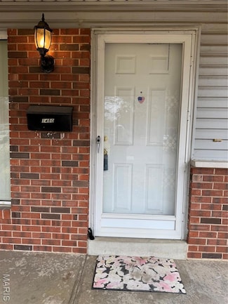 1480 Surrey Dr, Florissant, MO 63033