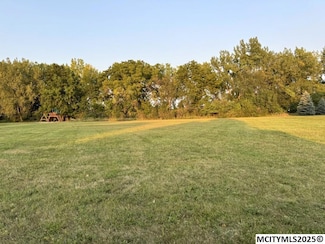 155 Timber Creek Dr, Mason City, IA 50401
